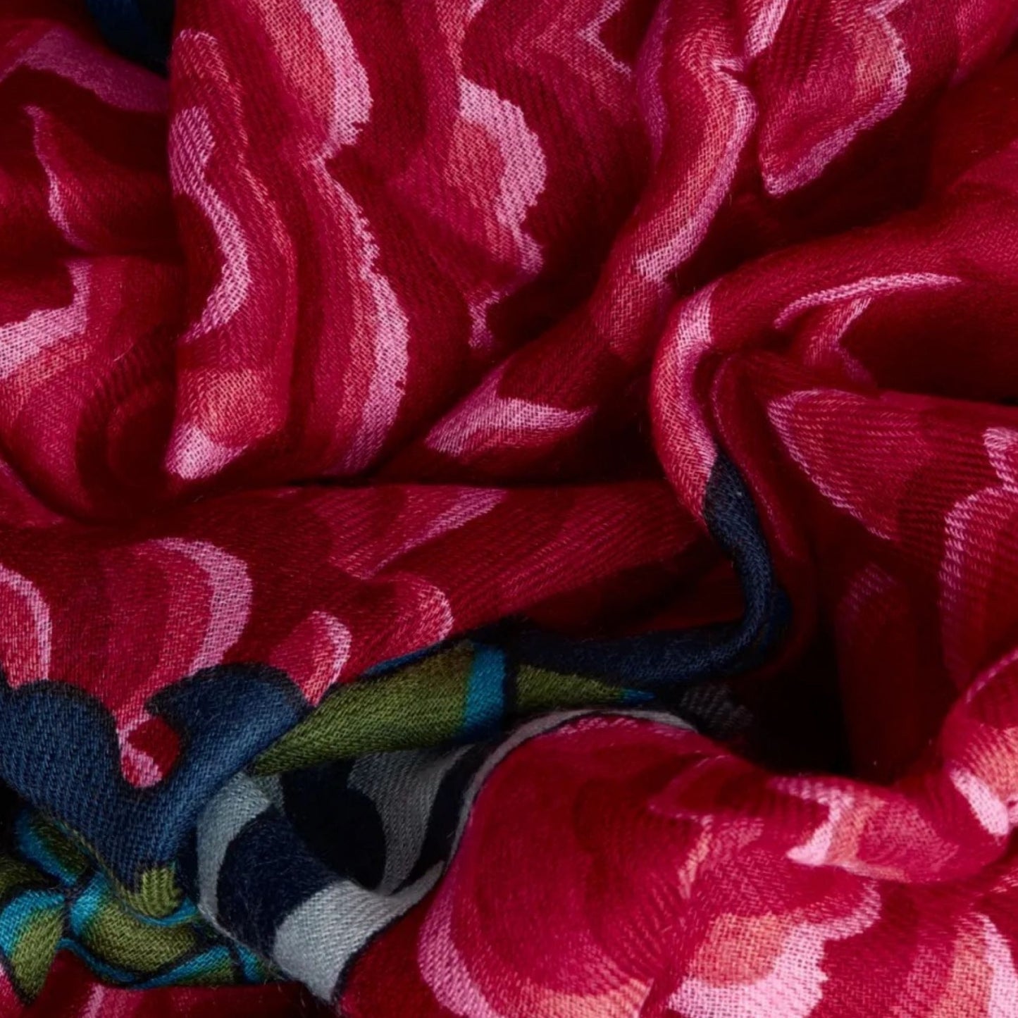 Inoui Editions Scarf 70 Dragon Fuchsia