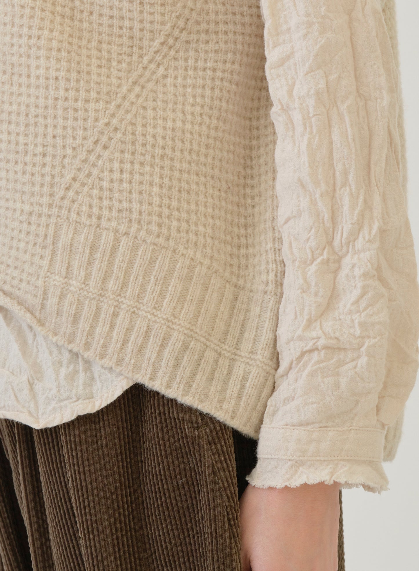 Pas de Calais Cashmere Blend Lambs Wool Boat Neckline Vest Ivory-Pas De Calais-Thistle Hill