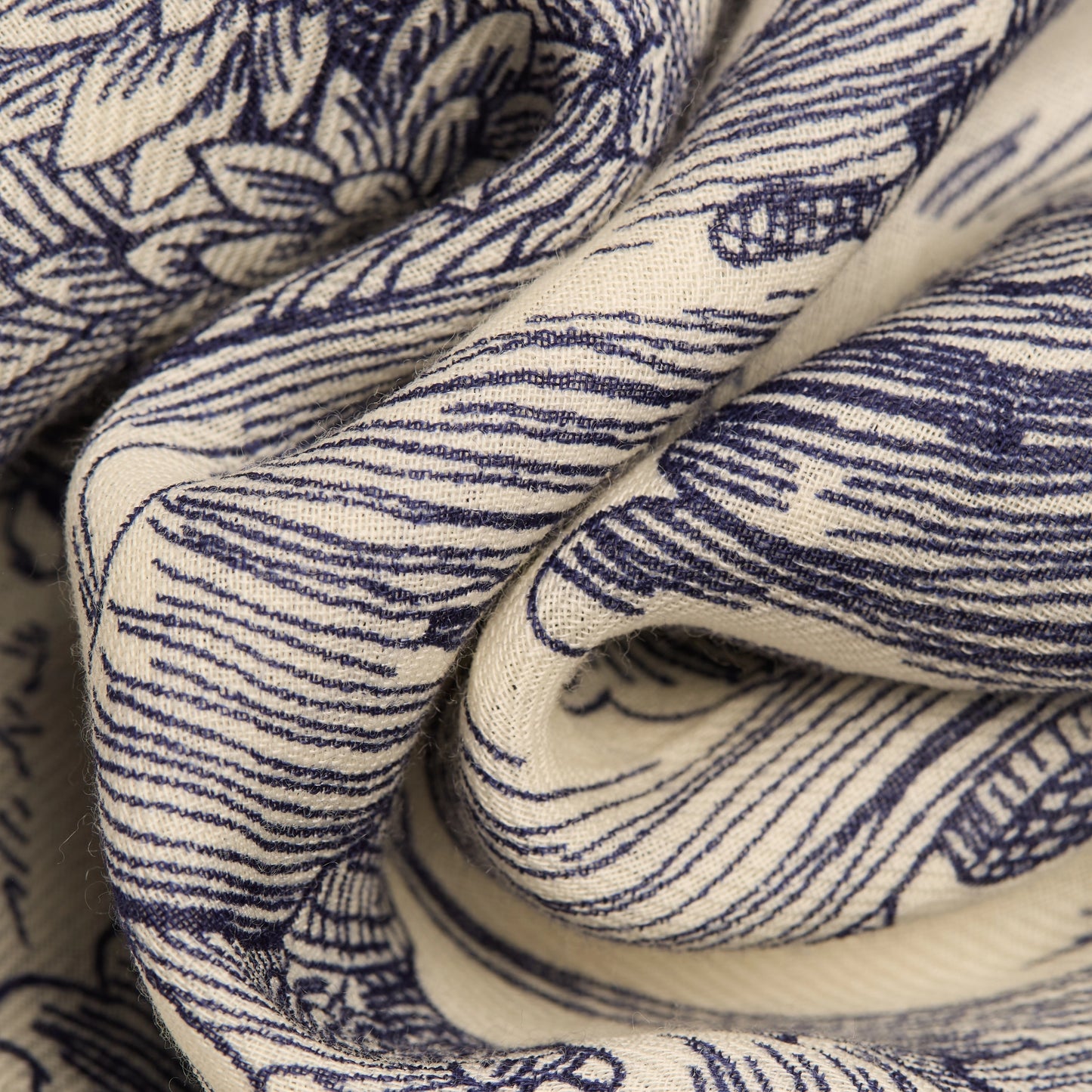 Inoui Editions Scarf 70 Histoire White-Inoui Editions-Thistle Hill