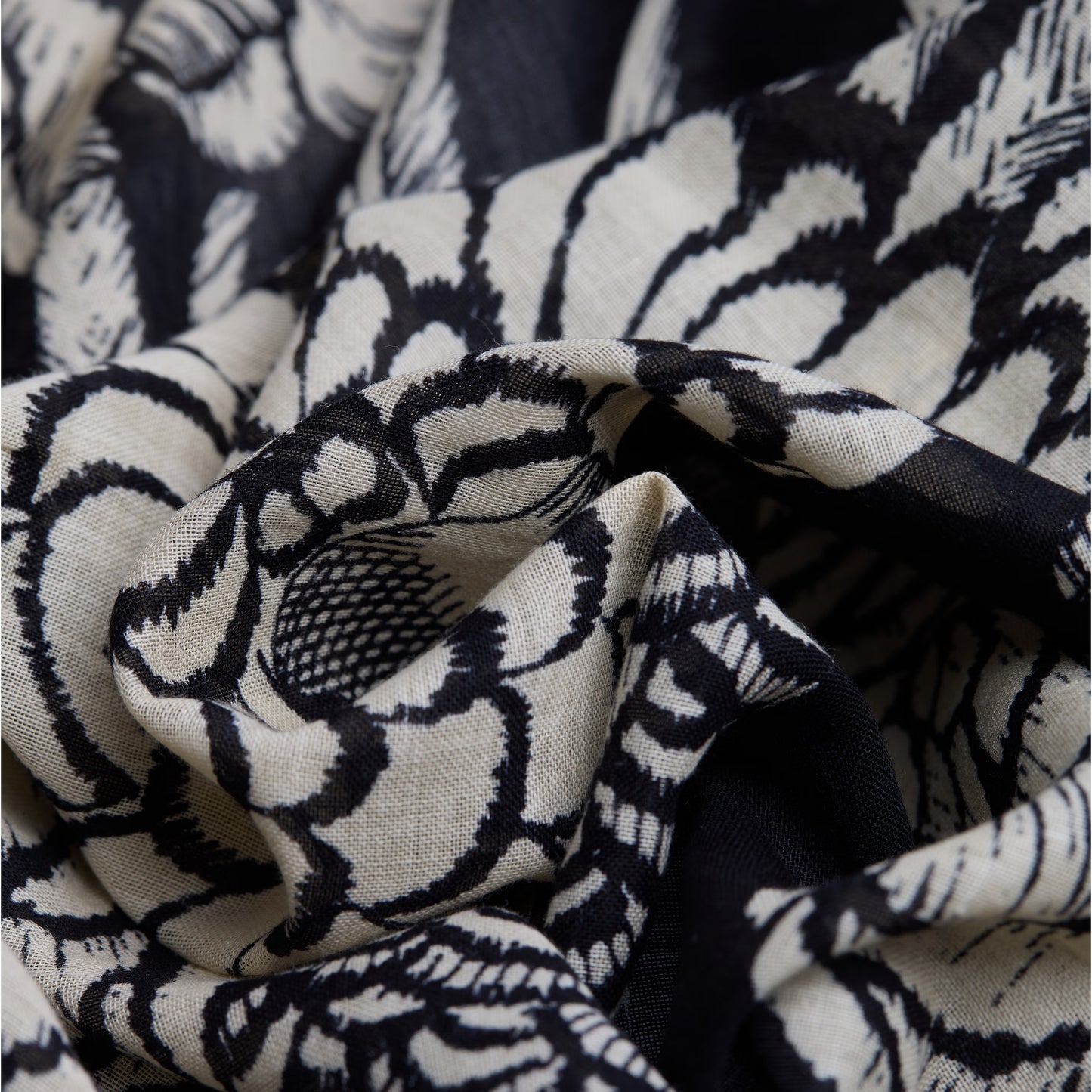 Inoui Editions Scarf 100 Caracat Black-Inoui Editions-Thistle Hill