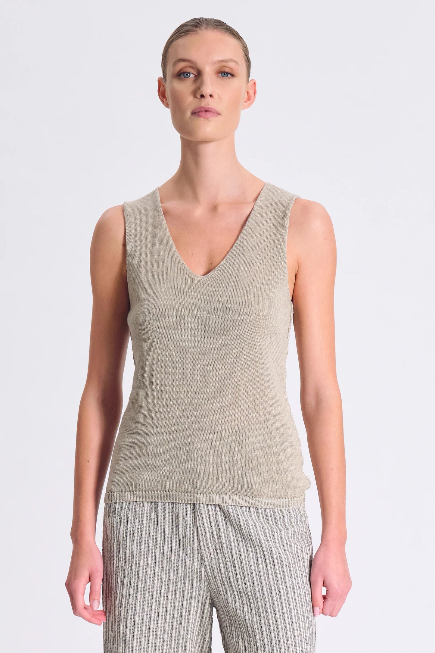 Transit Wide-Shoulder Tank Top in Linen and Cotton Knit in Plain Stitch Pearl Grey-Transit-Thistle Hill