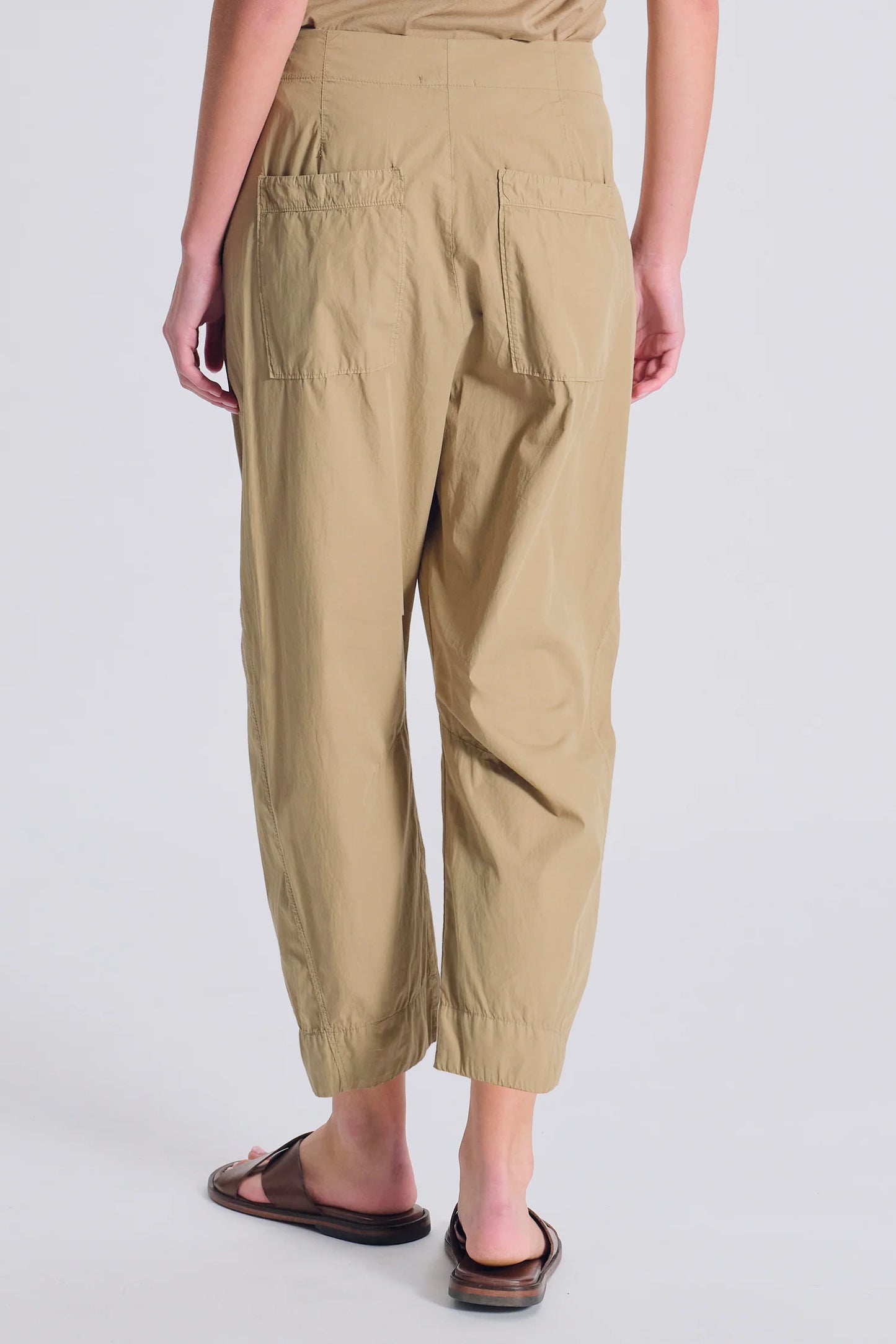 Transit Comfort Fit Trousers in Light Cotton with Patch Pockets on the Back Nut-Transit-Thistle Hill
