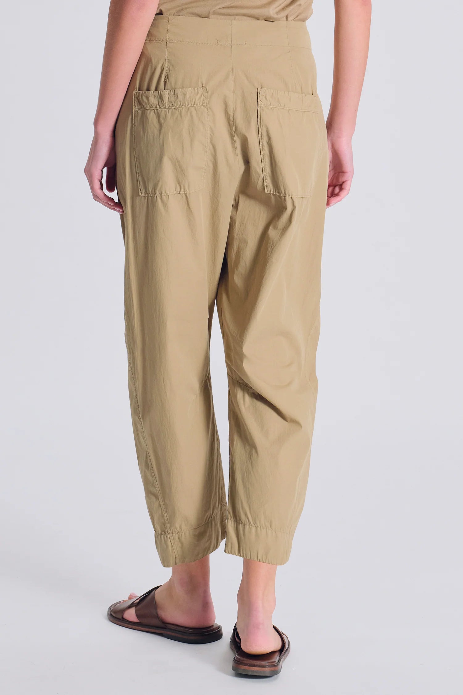 Transit Comfort Fit Trousers in Light Cotton with Patch Pockets on the Back Nut-Transit-Thistle Hill