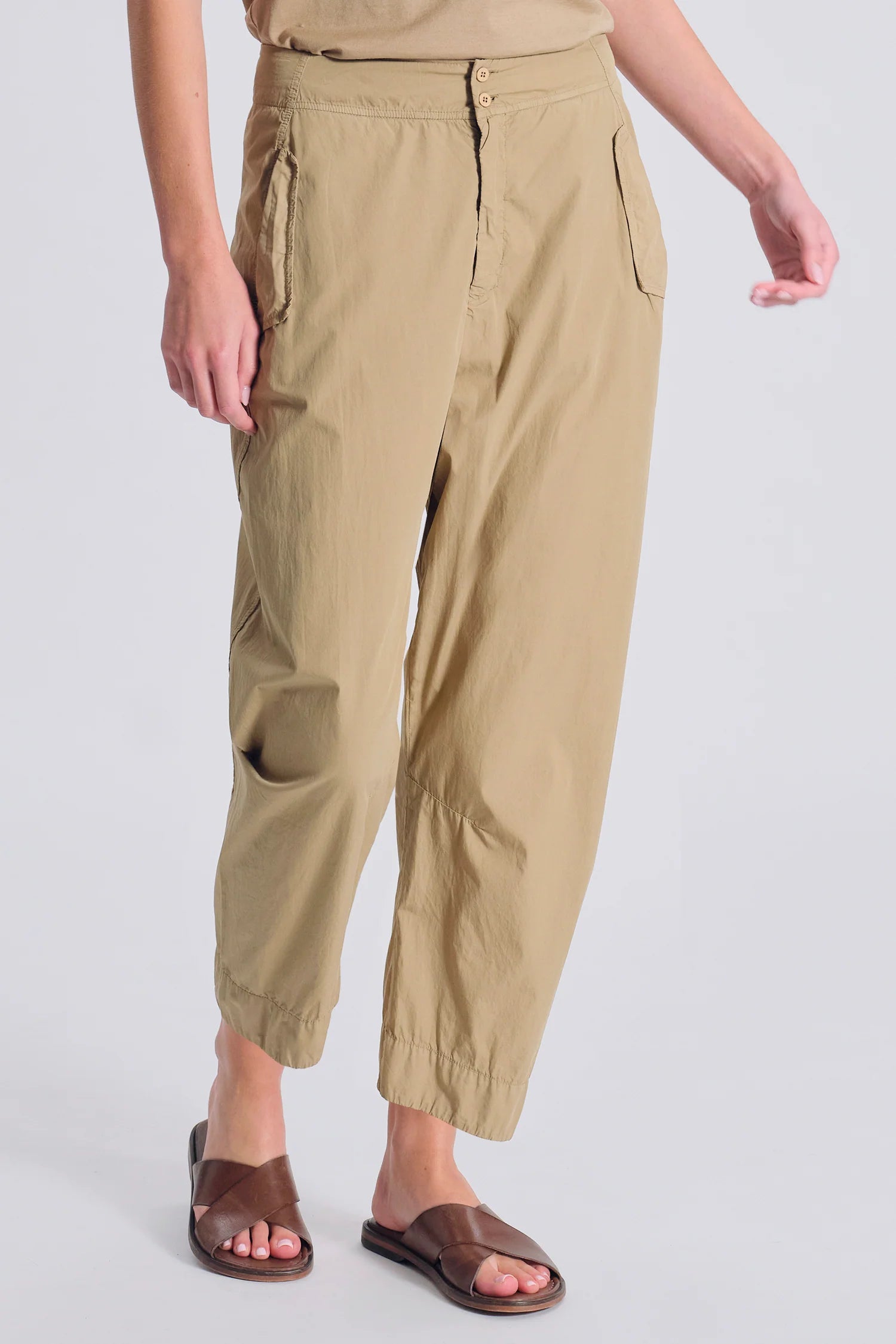 Transit Comfort Fit Trousers in Light Cotton with Patch Pockets on the Back Nut-Transit-Thistle Hill