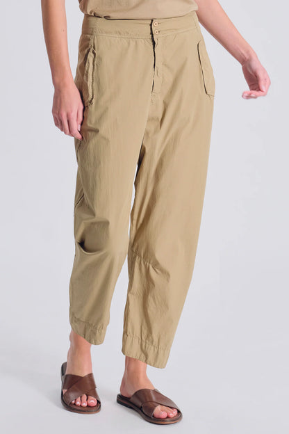 Transit Comfort Fit Trousers in Light Cotton with Patch Pockets on the Back Nut-Transit-Thistle Hill