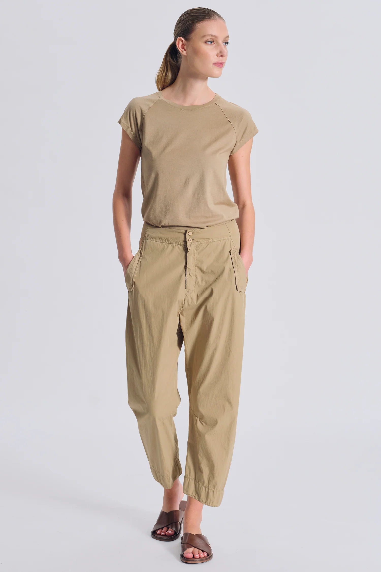 Transit Comfort Fit Trousers in Light Cotton with Patch Pockets on the Back Nut-Transit-Thistle Hill