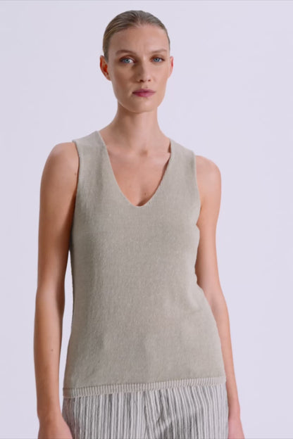Transit Wide-Shoulder Tank Top in Linen and Cotton Knit in Plain Stitch Pearl Grey