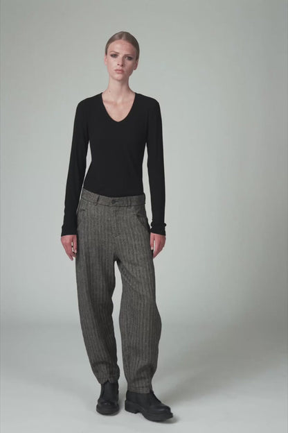 Transit Comfort Fit Trousers in Herringbone Stretch Wool Blend Taupe